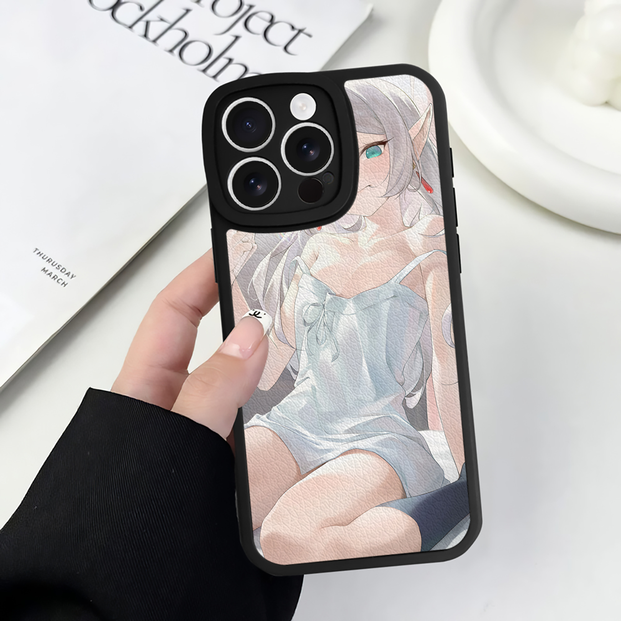 （画像用） 葬送のフリーレン Frieren 【iPhone 16シリーズ対応】シリコンスマホケース（レザー調） 材質：シリコン